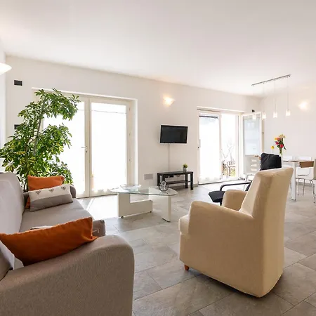 Alex - Pace E Relax Sul Di Gera Lario